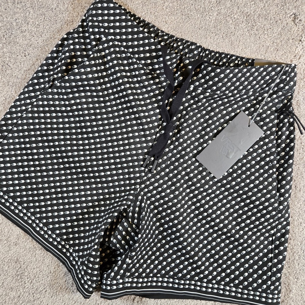 VRST 6″ Resort Shorts Men's Black Geometric Print New